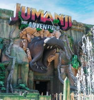 动物王国入口前的喷泉