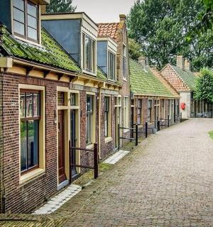 a row of brick houses on a cobblestone street