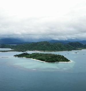 水域中央的岛屿