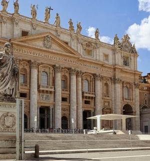 a statue of a man in front of a building
