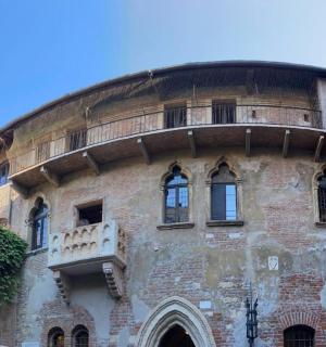 an old building with a balcony on top of it