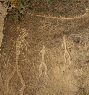 石墙上的人物画