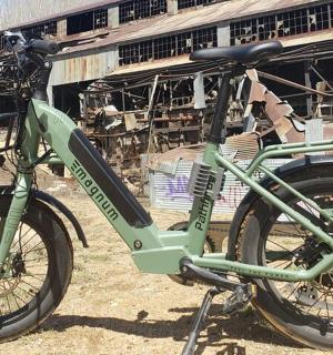 a green bike parked in front of a building