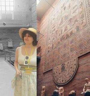 一位女士站在博物馆的雕像旁边