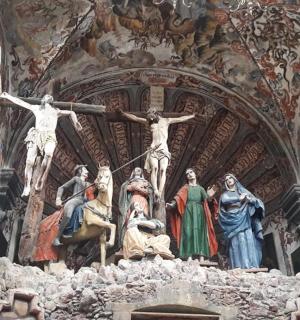 教堂里的基督救世主雕像