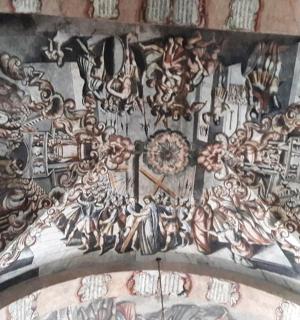 建筑物天花板上的一幅画