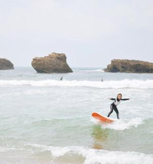 a person riding a wave on a surfboard in the ocean