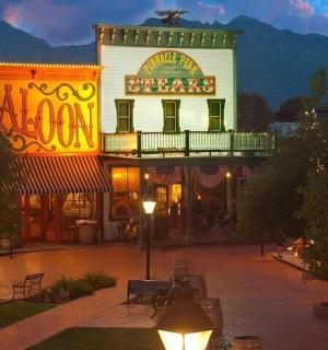 带有“演出”标志的建筑