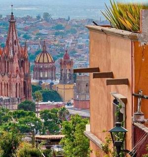 可欣赏城市天际线和大教堂的景色