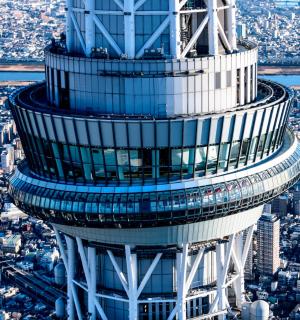 高层建筑顶部的景色