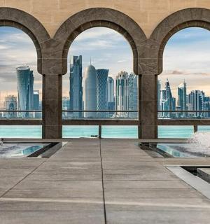 pohled na panorama města z fontány