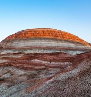 山顶上的艾尔斯岩石石时代穹顶