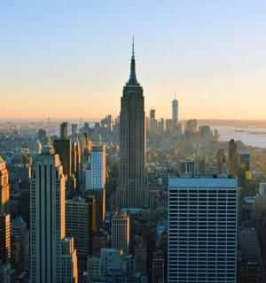 a view of the empire state building in the city