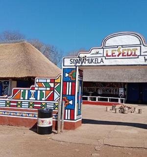 一栋带有东方风格的建筑