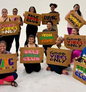 a group of people holding signs that say good vibes only