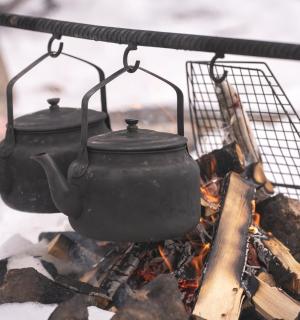 火上放着两个锅