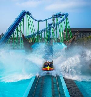 水中央的过山车