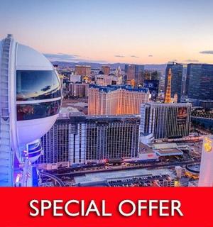 带有钟楼的城市景观