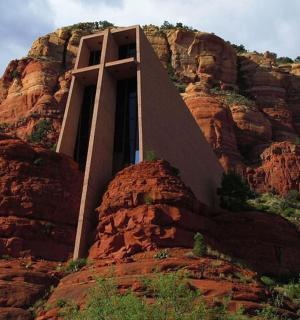a cross on the side of a mountain