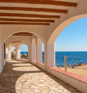 一栋可以看到海景的建筑