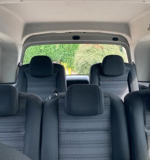 一辆货车后座的视图