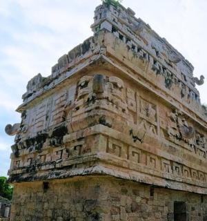 a building withcriptions on the side of it