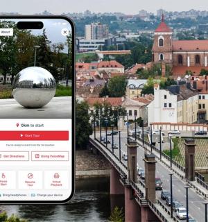 两张可以看到桥梁的城市照片