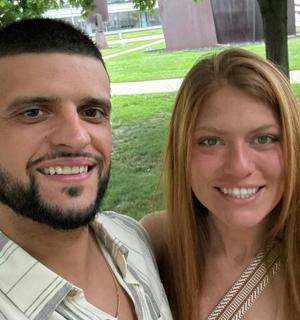 un home i una dona posant per a una foto