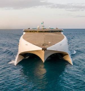 大海中央的一艘大船