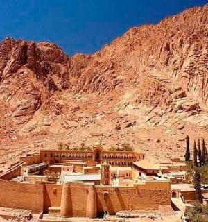 一座山中的小镇