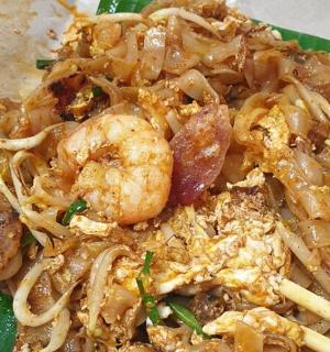 a plate of food with noodles and shrimp
