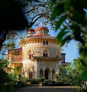 a large building with a dome on top of it