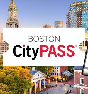 一座城市，路牌前放着一部手机。