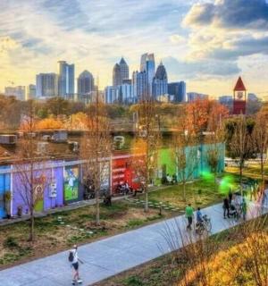 pohled na park s městem v pozadí