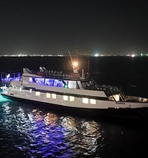 a boat sitting in the water at night