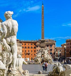 城市中心的雕像