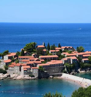 an island in the middle of the ocean