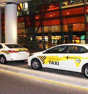 a row of cars parked in front of a building