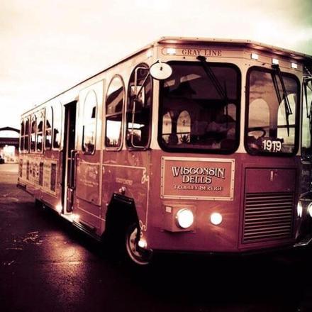 an old bus is parked in a parking lot