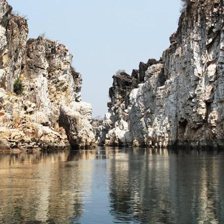 a body of water between two rocky cliffs