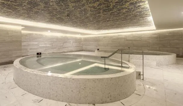 Hotel Hot Tub
