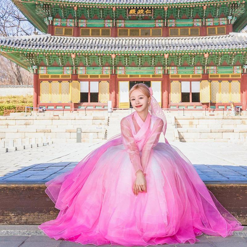 Traditional Korean Attire at Changdeokgung Palace Seoul  Booking.com