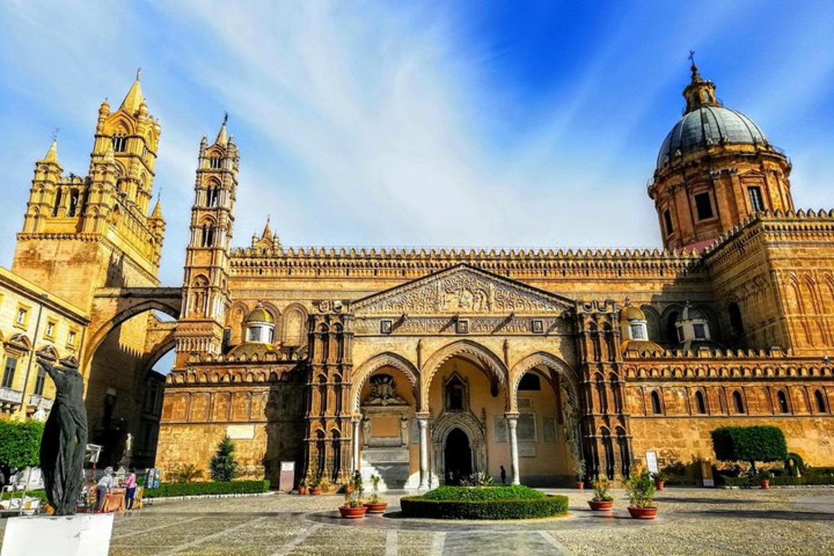sebuah bangunan besar dengan dua menara dan sebuah katedral