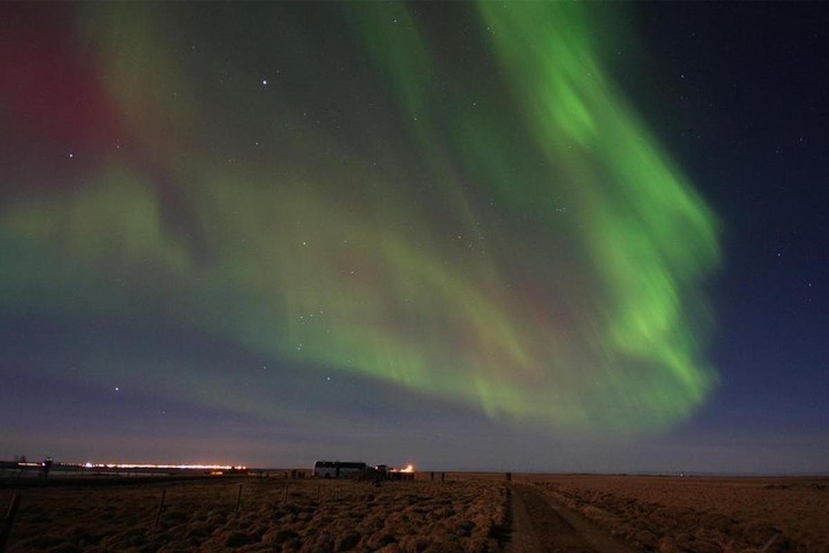 un'immagine dell'aurora boreale nel cielo