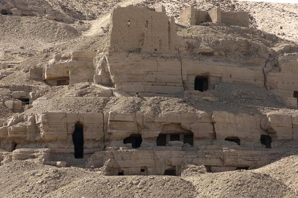 un castello di sabbia in mezzo al deserto