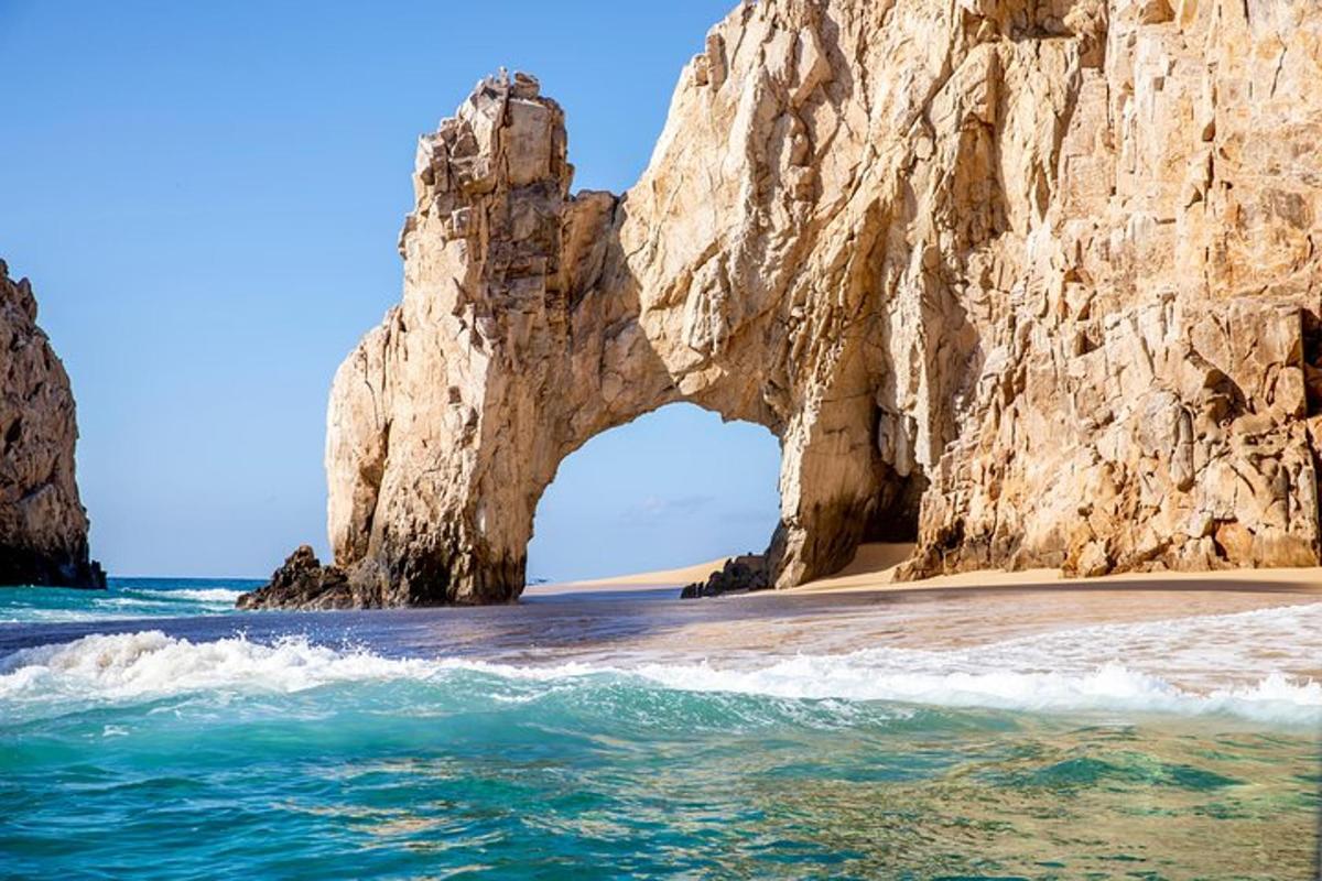 lok v skalah na plaži