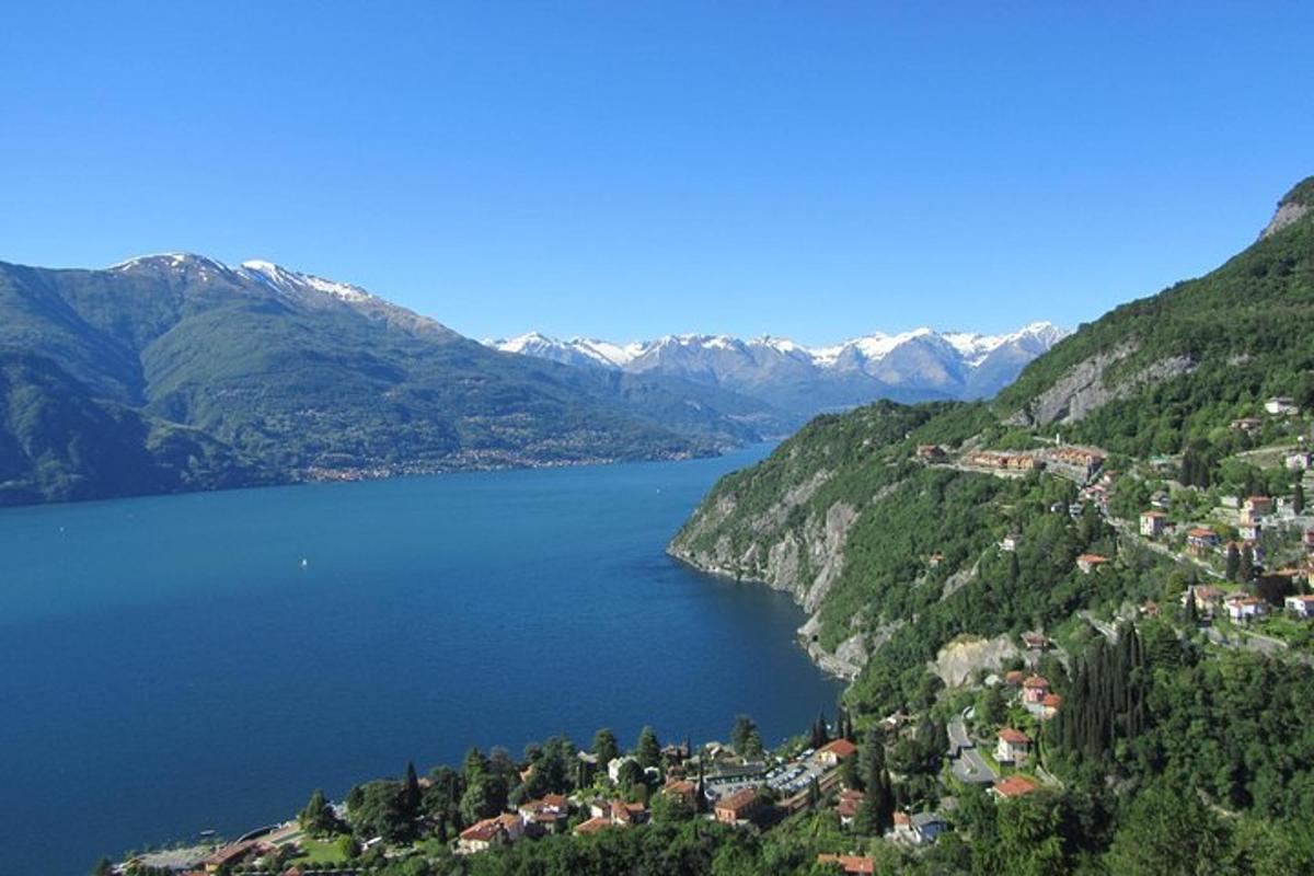 pogled na jezero v gorah