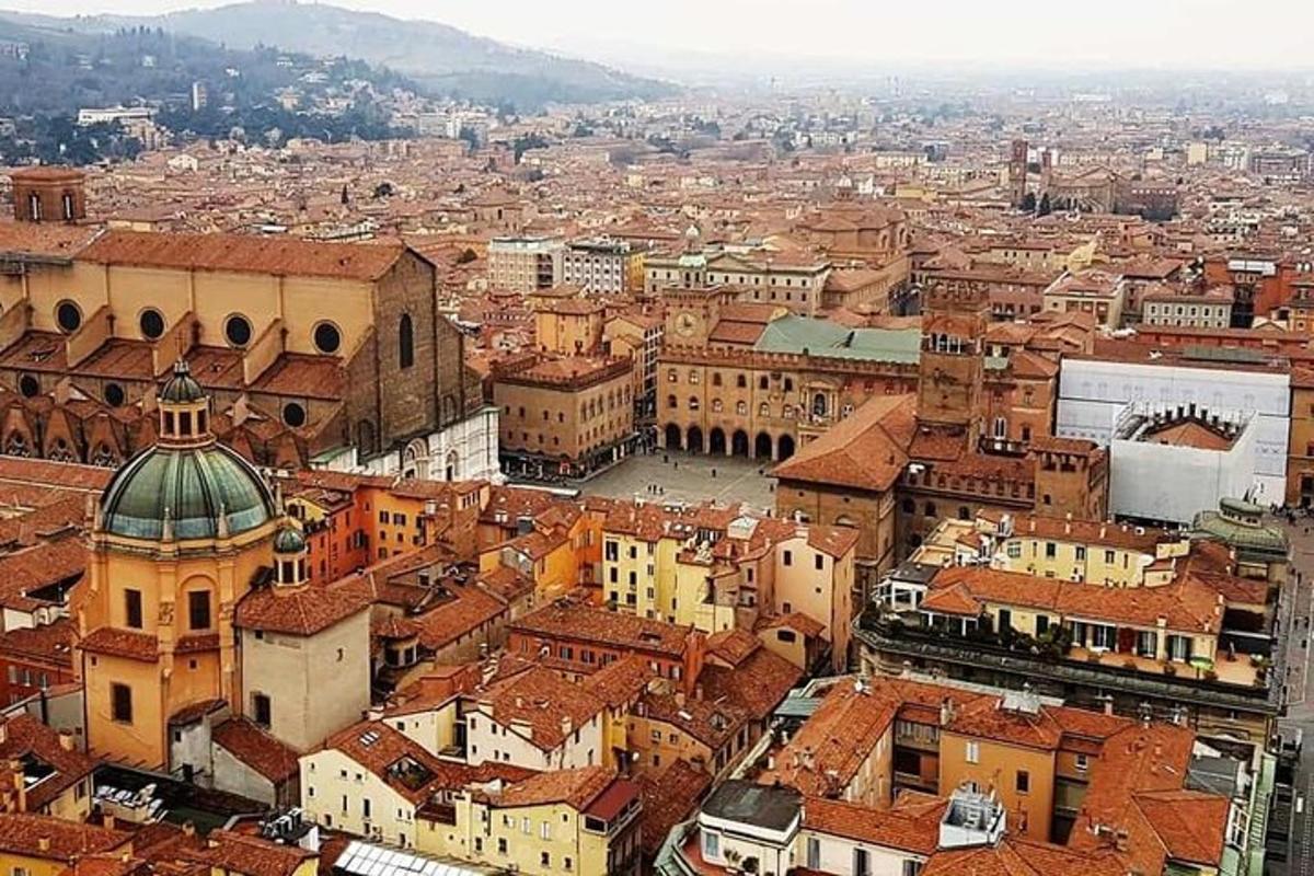 una vista aérea de una ciudad con edificios
