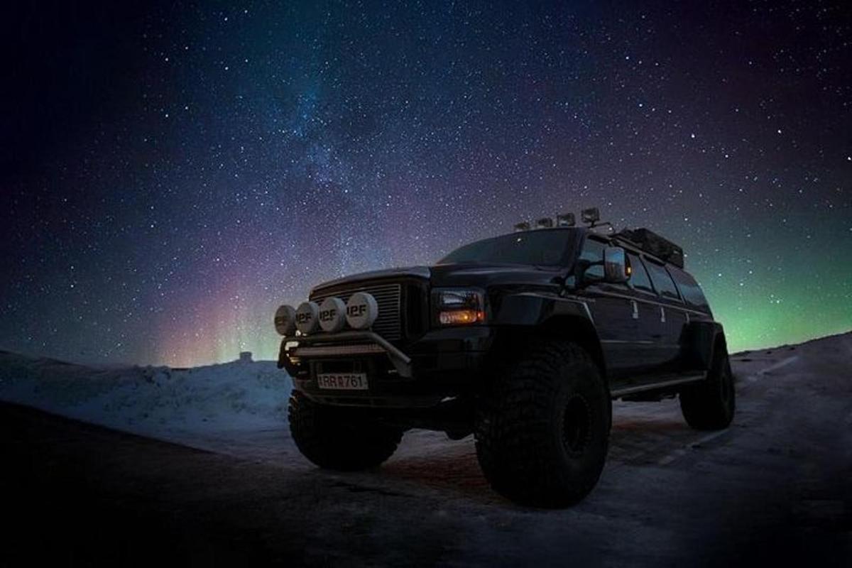 öösel lumme pargitud must veoauto
