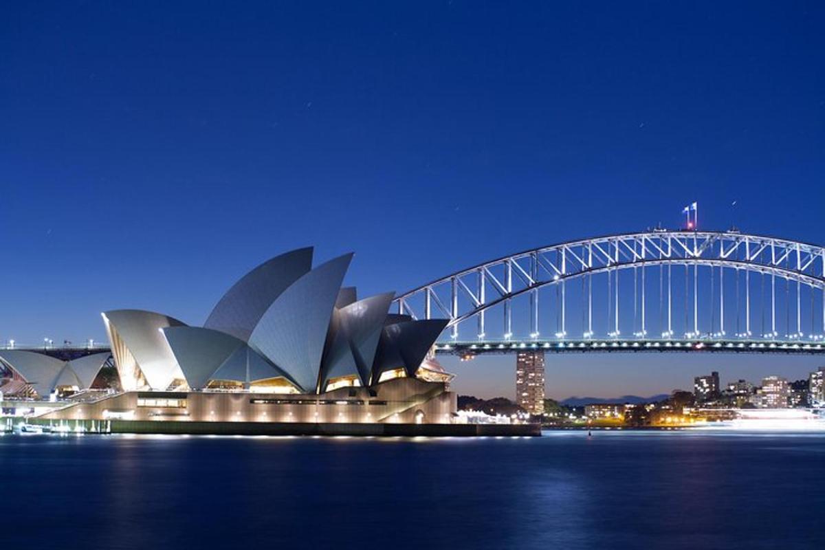 Opera v Sydney a most v noci